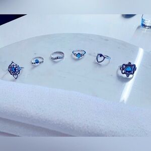 A set of 6 fashion rings - beautiful and delicate